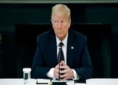 Ông Trump nói sẽ không cắt tiền hay giải thể cảnh sát 