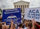 Chính phủ ông Trump đi bước tấn công nguy hiểm với Obamacare