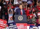 Mỹ dịch nguy hiểm, ông Trump vẫn tiếp tục vận động tranh cử