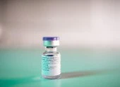 Israel: 13 người liệt mặt sau khi tiêm vaccine Pfizer/BioNTech