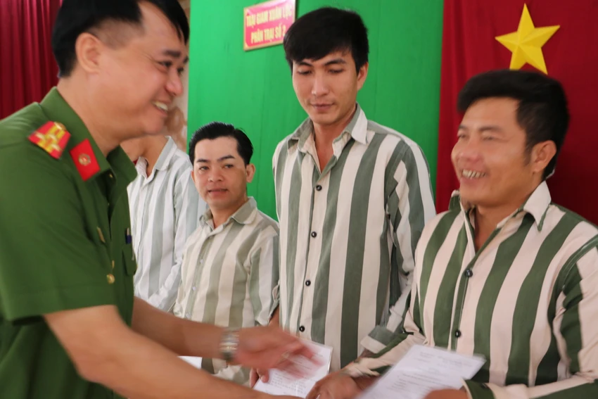 trai-giam-xuan-loc-tha-tu-cho-210-pham-nhan-truoc-them-nam-moi-1.JPG