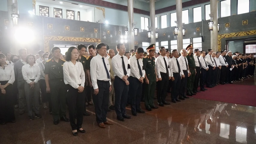 Lễ truy điệu giáo sư Trần Hồng Quân được tổ chức trang trọng tại Nhà tang lễ quốc gia phía Nam. Lễ truy điệu giáo sư Trần Hồng Quân được tổ chức trang trọng tại Nhà tang lễ quốc gia phía Nam.