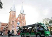 Ngắm thành phố bằng xe điện du lịch