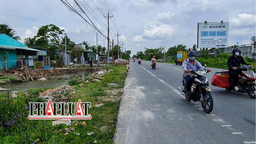 Ban Quản lý dự án 7 yêu cầu các đơn vị thi công khắc phục ngay những hạn chế đang tồn tại trên công trường, Ban sẽ kiểm tra và đề xuất xử phạt nếu vẫn còn vi phạm. Ảnh: CHÂU ANH Ban Quản lý dự án 7 yêu cầu các đơn vị thi công khắc phục ngay những hạn chế đang tồn tại trên công trường, Ban sẽ kiểm tra và đề xuất xử phạt nếu vẫn còn vi phạm. Ảnh: CHÂU ANH