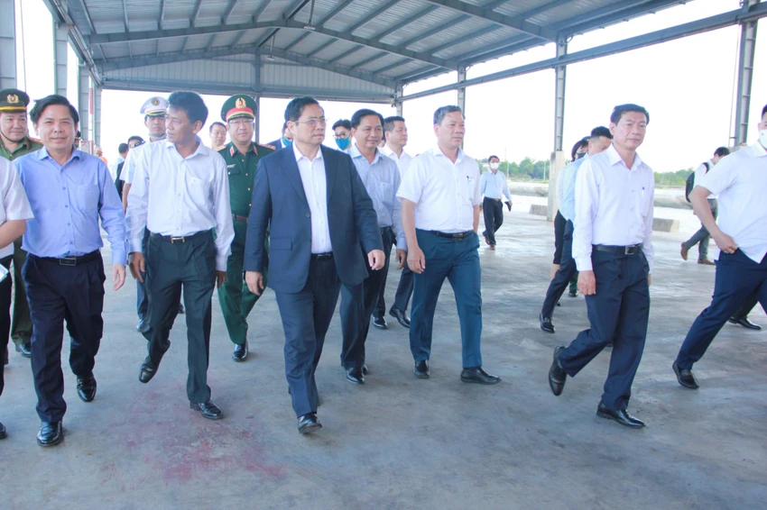 Thủ tướng Phạm Minh Chính cùng đoàn công tác Chính phủ đã có chuyến khảo sát thực tế tại Cảng Trần Đề. Ảnh: NH Thủ tướng Phạm Minh Chính cùng đoàn công tác Chính phủ đã có chuyến khảo sát thực tế tại Cảng Trần Đề. Ảnh: NH