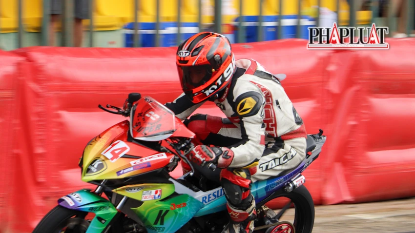 Trong đó, có 20 tay đua chuyên nghiệp hệ hai thì loại xe YAZ 125cc và 24 tay đua hệ bán chuyên nghiệp EXCITER 150 cc. Trong đó, có 20 tay đua chuyên nghiệp hệ hai thì loại xe YAZ 125cc và 24 tay đua hệ bán chuyên nghiệp EXCITER 150 cc.