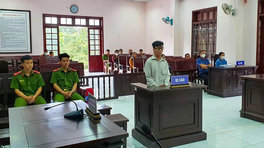 Bị cáo Triệu Việt Út tại tòa. Ảnh: BẢO BẢO Bị cáo Triệu Việt Út tại tòa. Ảnh: BẢO BẢO