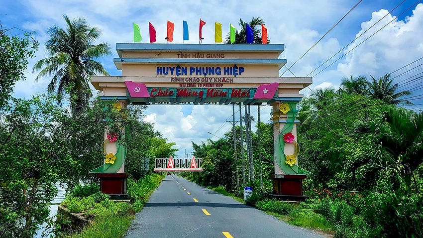 Chủ tịch UBND tỉnh Hậu Giang yêu cầu Chủ tịch UBND huyện Phụng Hiệp có trách nhiệm chỉ đạo, thu nộp ngân sách số tiền hơn 458,5 triệu đồng tại 10 đơn vị. Ảnh: CHÂU ANH Chủ tịch UBND tỉnh Hậu Giang yêu cầu Chủ tịch UBND huyện Phụng Hiệp có trách nhiệm chỉ đạo, thu nộp ngân sách số tiền hơn 458,5 triệu đồng tại 10 đơn vị. Ảnh: CHÂU ANH