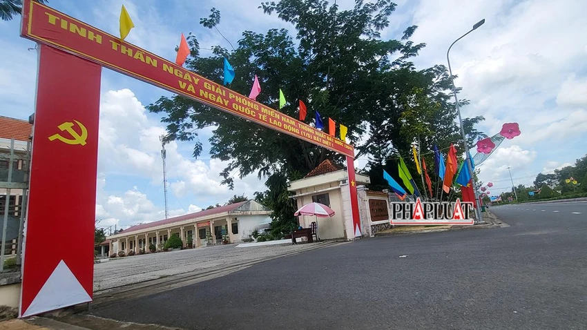 Từ kết quả thanh tra, Chủ tịch UBND tỉnh Hậu Giang giao Giám đốc Sở Nội vụ xem xét tính chất, mức độ hạn chế, thiếu sót, sai phạm của tập thể Thường trực UBND huyện và Chủ tịch UBND huyện Phụng Hiệp để tham mưu xử lý theo quy định. Ảnh: CHÂU ANH Từ kết quả thanh tra, Chủ tịch UBND tỉnh Hậu Giang giao Giám đốc Sở Nội vụ xem xét tính chất, mức độ hạn chế, thiếu sót, sai phạm của tập thể Thường trực UBND huyện và Chủ tịch UBND huyện Phụng Hiệp để tham mưu xử lý theo quy định. Ảnh: CHÂU ANH