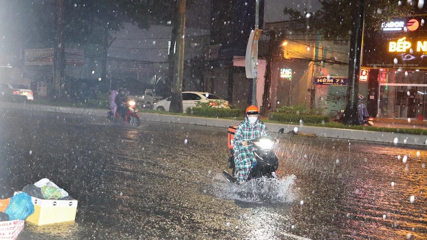 Một đoạn trên đường 3-2, thuộc địa bàn phường Hưng Lợi, quận Ninh Kiều bị ngập. Một đoạn trên đường 3-2, thuộc địa bàn phường Hưng Lợi, quận Ninh Kiều bị ngập.