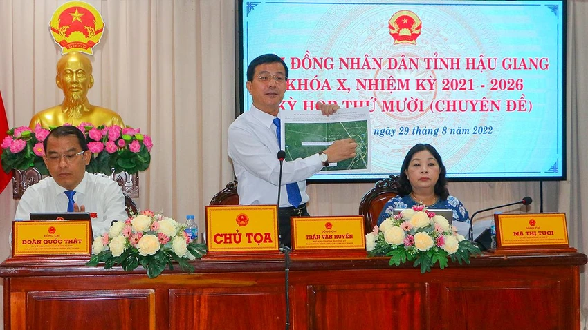 Dự án đường tỉnh 927 sau khi điều chỉnh, chia thành hai đoạn thi công với tổng chiều dài khoảng 9,5km, trong đó, đầu tư mới 2,5km. Ảnh: KHƯƠNG DUY Dự án đường tỉnh 927 sau khi điều chỉnh, chia thành hai đoạn thi công với tổng chiều dài khoảng 9,5km, trong đó, đầu tư mới 2,5km. Ảnh: KHƯƠNG DUY