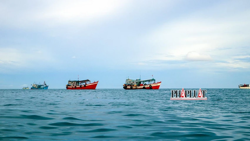 UBND tỉnh Kiên Giang yêu cầu kiên quyết không cho xuất bến các tàu cá không đủ điều kiện theo các quy định của pháp luật. Ảnh minh họa: CHÂU ANH UBND tỉnh Kiên Giang yêu cầu kiên quyết không cho xuất bến các tàu cá không đủ điều kiện theo các quy định của pháp luật. Ảnh minh họa: CHÂU ANH
