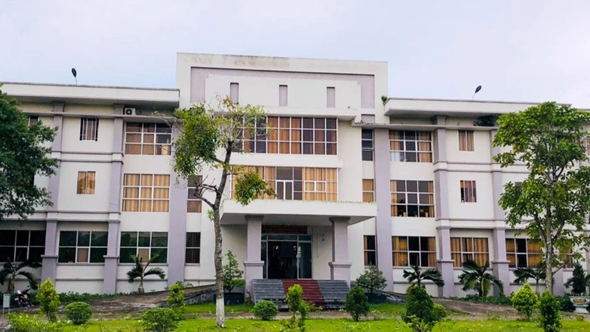 Ngoài việc tập thể lãnh đạo Văn phòng phải chịu trách nhiệm chung về quản lý điều hành để xảy ra sai phạm còn có bốn cá nhân phải chịu trách nhiệm. Ảnh: HM Ngoài việc tập thể lãnh đạo Văn phòng phải chịu trách nhiệm chung về quản lý điều hành để xảy ra sai phạm còn có bốn cá nhân phải chịu trách nhiệm. Ảnh: HM