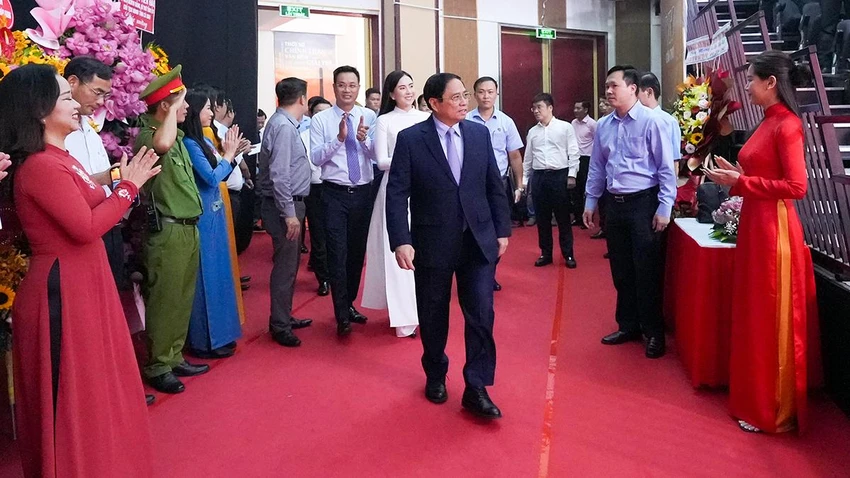Thủ tướng Chính phủ Phạm Minh Chính đến dự và thực hiện nghi thức ra mắt và phát sóng chính thức kênh truyền hình Quốc gia VTV Cần Thơ. Ảnh: BT