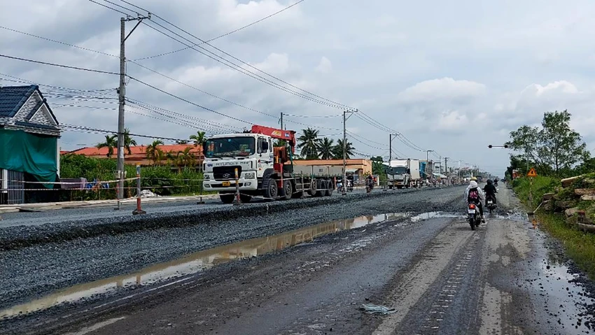 Ban Quản lý dự án 7 kiến nghị Bộ GTVT cho phép gia hạn thời gian thi công dự án thêm nửa năm sẽ hoàn thành bàn giao đưa vào khai thác sử dụng. Ảnh: XT. Ban Quản lý dự án 7 kiến nghị Bộ GTVT cho phép gia hạn thời gian thi công dự án thêm nửa năm sẽ hoàn thành bàn giao đưa vào khai thác sử dụng. Ảnh: XT.