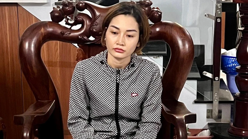 Công an xác định Vũ Thị Diệp là đầu mối quan trọng, chuyên mua bán, vận chuyển vũ khí và các loại công cụ hỗ trợ, có kho hàng để cất giấu. Ảnh: VĂN VŨ Công an xác định Vũ Thị Diệp là đầu mối quan trọng, chuyên mua bán, vận chuyển vũ khí và các loại công cụ hỗ trợ, có kho hàng để cất giấu. Ảnh: VĂN VŨ