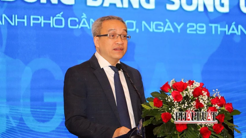 Ông Phan Tâm, Thứ trưởng TT&TT cho rằng muốn nông dân ĐBSCL thoát nghèo, giải quyết được bài toán được mùa mất giá thì phải chuyển đổi số. Ảnh: CHÂU ANH Ông Phan Tâm, Thứ trưởng TT&TT cho rằng muốn nông dân ĐBSCL thoát nghèo, giải quyết được bài toán được mùa mất giá thì phải chuyển đổi số. Ảnh: CHÂU ANH