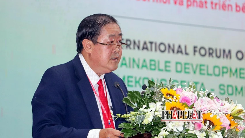 GS. TS. Hà Thanh Toàn, Hiệu trưởng Trường ĐH Cần Thơ phát biểu khai mạc Diễn đàn SDMD 2045. Ảnh: CHÂU ANH GS. TS. Hà Thanh Toàn, Hiệu trưởng Trường ĐH Cần Thơ phát biểu khai mạc Diễn đàn SDMD 2045. Ảnh: CHÂU ANH