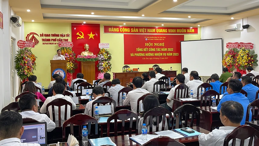 Năm 2022, Sở GTVT TP Cần Thơ đạt nhiều kết quả đáng phấn khởi, trong đó, tỉ lệ giải ngân đầu tư công đạt 94,6% so với kế hoạch. Ảnh: CHÂU ANH Năm 2022, Sở GTVT TP Cần Thơ đạt nhiều kết quả đáng phấn khởi, trong đó, tỉ lệ giải ngân đầu tư công đạt 94,6% so với kế hoạch. Ảnh: CHÂU ANH