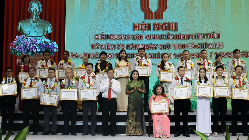 Có 133 điển hình tiên tiến trên nhiều lĩnh vực, ngành nghề, thành phần kinh tế, tầng lớp nhân dân... nhận Bằng khen của Chủ tịch UBND tỉnh Hậu Giang. Ảnh: GIA NGUYỄN