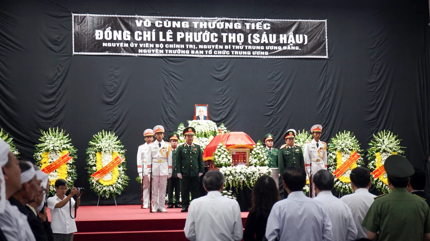 Lễ tang ông Lê Phước Thọ (tên thường gọi là Sáu Hậu), nguyên Ủy viên Bộ Chính trị, nguyên Trưởng Ban Tổ chức Trung ương được long trọng tổ chức theo nghi thức cấp nhà nước. Ảnh: BT Lễ tang ông Lê Phước Thọ (tên thường gọi là Sáu Hậu), nguyên Ủy viên Bộ Chính trị, nguyên Trưởng Ban Tổ chức Trung ương được long trọng tổ chức theo nghi thức cấp nhà nước. Ảnh: BT