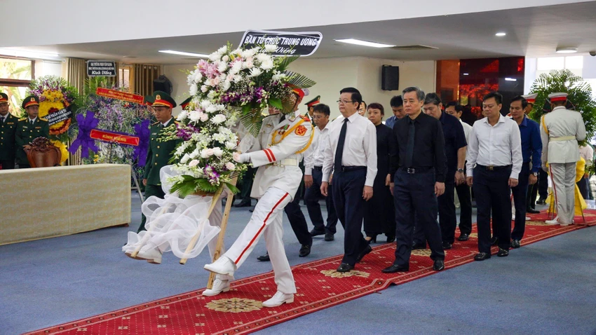 Các đoàn Trung ương, các bộ, ban, ngành, các địa phương đến viếng ông Lê Phước Thọ và chia buồn cùng gia quyến. Trong ảnh: Đoàn ban Tổ chức Trung ương vào viếng. Ảnh: BT Các đoàn Trung ương, các bộ, ban, ngành, các địa phương đến viếng ông Lê Phước Thọ và chia buồn cùng gia quyến. Trong ảnh: Đoàn ban Tổ chức Trung ương vào viếng. Ảnh: BT