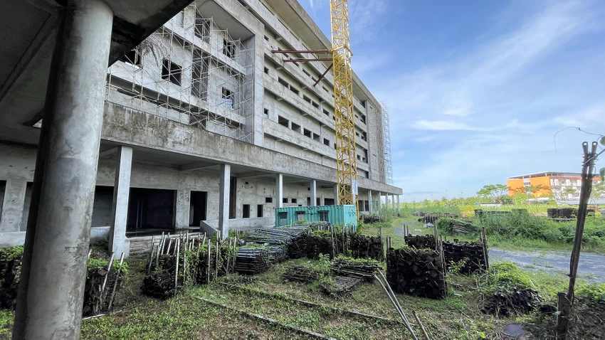 Đến nay tổng giá trị khối lượng liên danh nhà thầu đã thực hiện ước đạt khoảng 21% so với tổng giá trị khối lượng theo hợp đồng dự án xây dựng bệnh viện Ung bướu Cần Thơ. Ảnh: CHÂU ANH Đến nay tổng giá trị khối lượng liên danh nhà thầu đã thực hiện ước đạt khoảng 21% so với tổng giá trị khối lượng theo hợp đồng dự án xây dựng bệnh viện Ung bướu Cần Thơ. Ảnh: CHÂU ANH