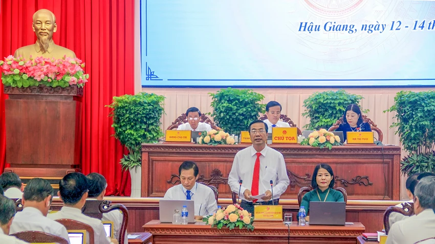 Ông ông Trần Thanh Liêm, Giám đốc Sở LĐ-TB&XH tỉnh Hậu Giang trả lời đại biểu tại phiên chất vấn, trả lời chất vấn của HĐND tỉnh Hậu Giang. Ảnh: BẢO BẢO Ông ông Trần Thanh Liêm, Giám đốc Sở LĐ-TB&XH tỉnh Hậu Giang trả lời đại biểu tại phiên chất vấn, trả lời chất vấn của HĐND tỉnh Hậu Giang. Ảnh: BẢO BẢO