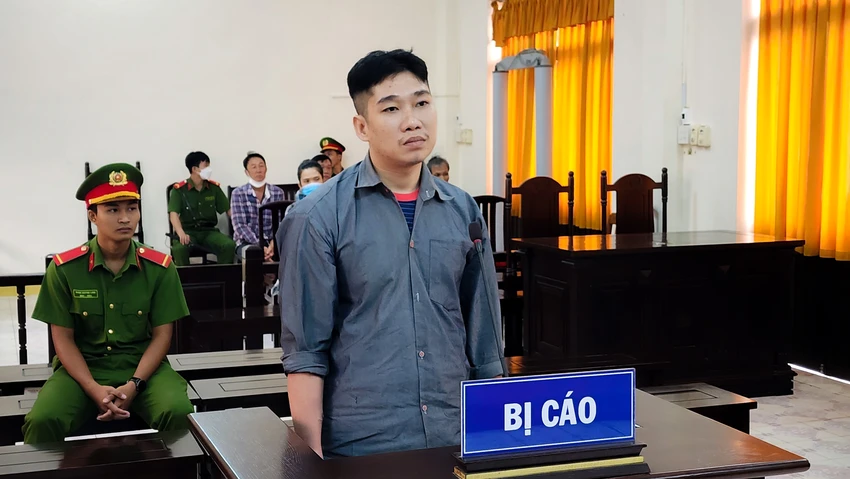 Bị cáo Hồ Văn Quy bị tuyên phạt 20 năm tù về tội giết người. Ảnh: VĂN VŨ Bị cáo Hồ Văn Quy bị tuyên phạt 20 năm tù về tội giết người. Ảnh: VĂN VŨ