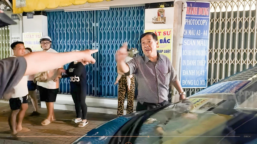 UBKT Đảng ủy trường Cao đẳng nghề Kiên Giang xác định có uống rượu nhưng lái xe ô tô, nhưng không có căn cứ kết luận ông này vi phạm luật an toàn giao thông. Ảnh cắt từ clip UBKT Đảng ủy trường Cao đẳng nghề Kiên Giang xác định có uống rượu nhưng lái xe ô tô, nhưng không có căn cứ kết luận ông này vi phạm luật an toàn giao thông. Ảnh cắt từ clip