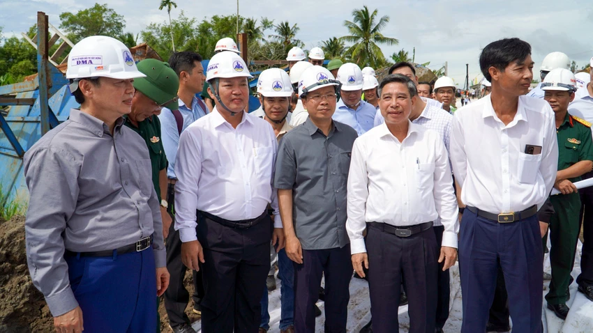 Công tác GPMB toàn tuyến đạt hơn 98%, trong đó, đoạn Cần Thơ - Hậu Giang đạt 99%, hiện còn hai hộ chưa bàn giao mặt bằng. Ảnh: NGUYỄN TOÀN Công tác GPMB toàn tuyến đạt hơn 98%, trong đó, đoạn Cần Thơ - Hậu Giang đạt 99%, hiện còn hai hộ chưa bàn giao mặt bằng. Ảnh: NGUYỄN TOÀN