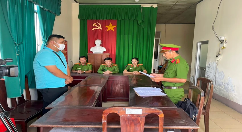 tham-o-khach-san-hau-giang.jpg