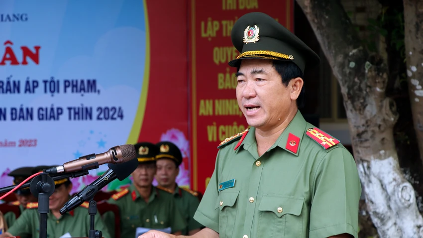 cong-an-kien-giang-ra-quan-tan-cong-tran-ap-toi-pham-3.jpg