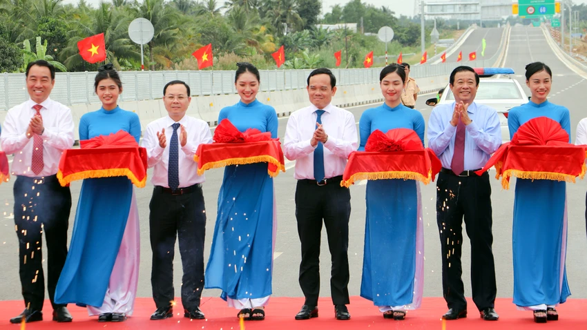 pho-thu-tuong-tran-luu-quang-cao-toc-my-thuan-can-tho-1-9558.jpg