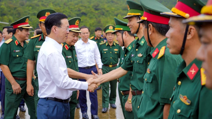 chu-tich-nuoc-vo-van-thuong-tham-xa-tho-chau-3.jpg