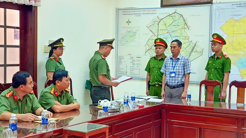 cum-dan-cu-vuot-lu-cay-duong-4.jpg