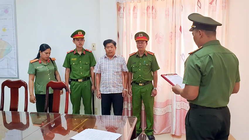 cum-dan-cu-vuot-lu-cay-duong-5.jpg