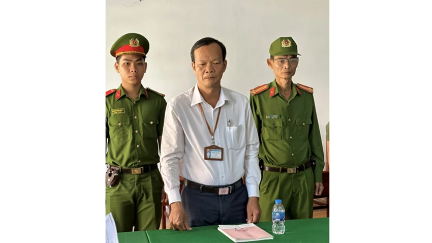cum-dan-cu-vuot-lu-cay-duong-6.jpg