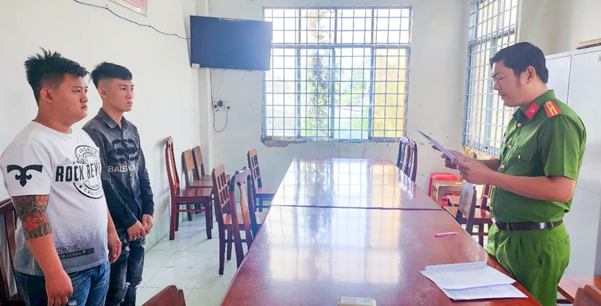 Kiên Giang: Bắt 2 thanh niên chuẩn bị hung khí đi giải quyết mâu thuẫn