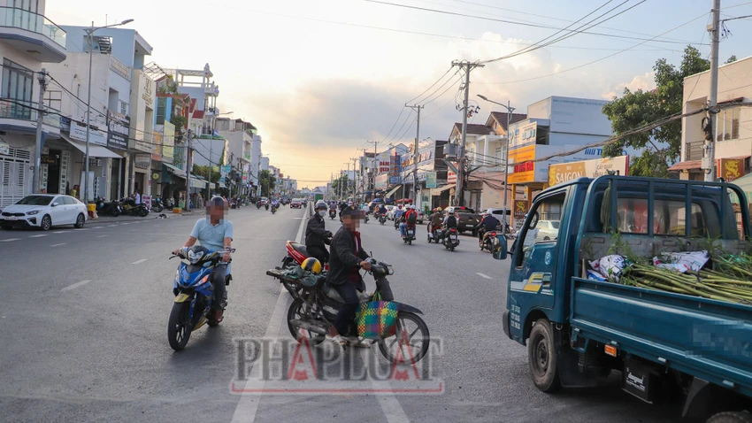 giao-thong-hai-ben-doc-cau-tran-hoang-na-11.jpg
