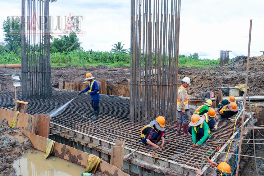 Dự án trục ngang qua tỉnh Hậu Giang đang chậm tiến độ và gặp khó về nguồn cát