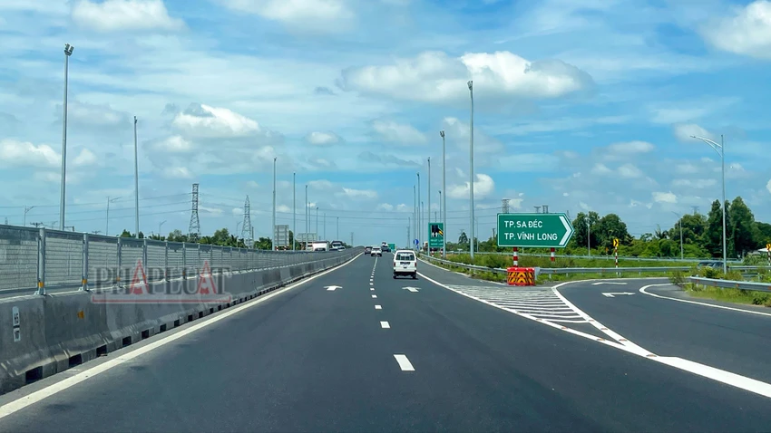 Bổ sung hệ thống đường gom dân sinh dọc cao tốc Mỹ Thuận - Cần Thơ