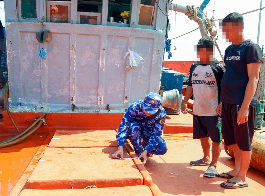 vung-canh-sat-bien-4-chong-khai-thac-iuu-tinh-kien-giang-2.jpg
