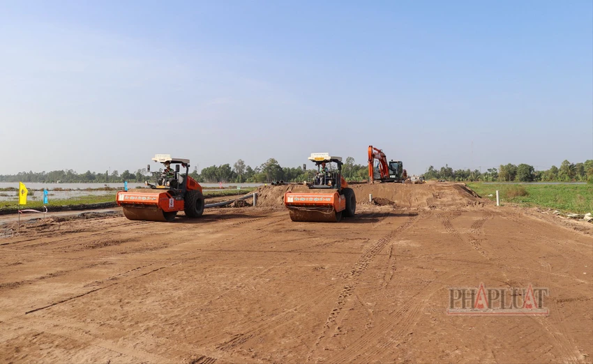 pho-thu-tuong-tran-hong-ha-kiem-tra-cao-toc-tinh-hau-giang-1.jpg