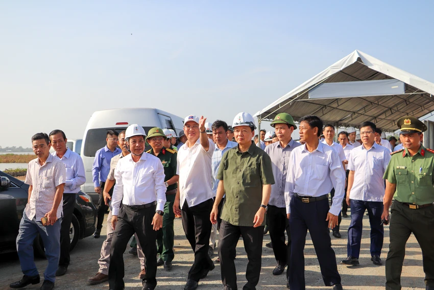 pho-thu-tuong-tran-hong-ha-kiem-tra-cao-toc-tinh-hau-giang-4.jpg