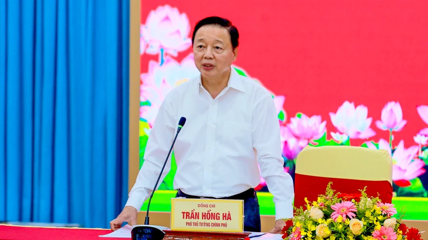 VPG_pho-thu-tuong-tran-hong-ha-kiem-tra-cao-toc-tinh-hau-giang-3.jpg