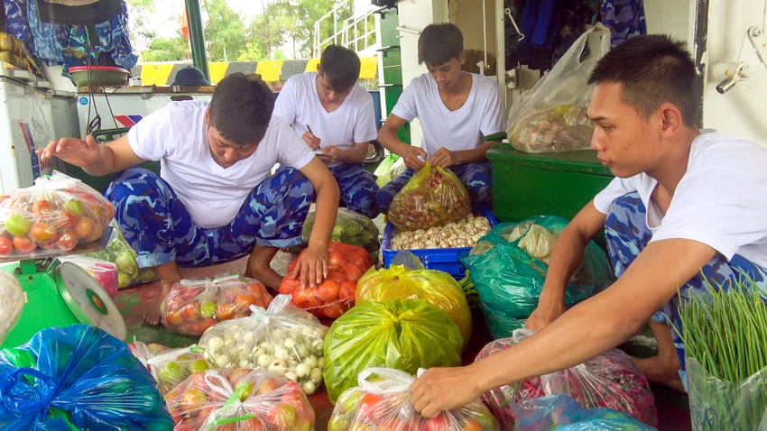 canh-sat-bien-4-ra-quan-thuc-hien-nhiem-vu-tet-2.jpg