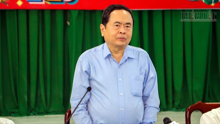 chu-tich-quoc-hoi-tran-thanh-man-tang-qua-tet-tinh-hau-giang-10.jpg