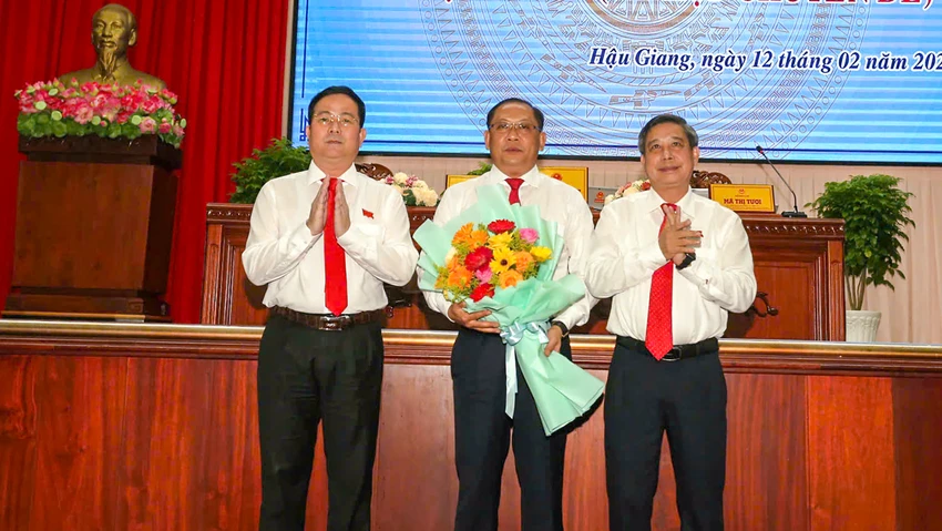 hdnd-tinh-hau-giang-bau-pct.jpg