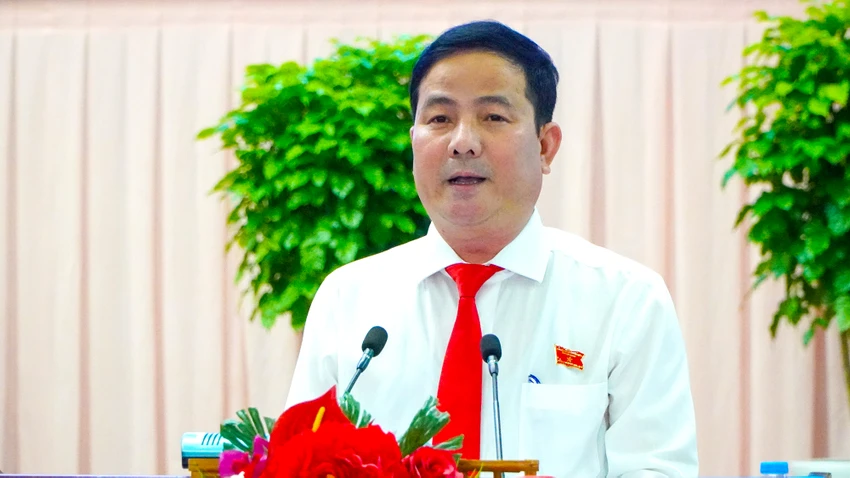 tran-van-huyen-tinh-hau-giang.jpg